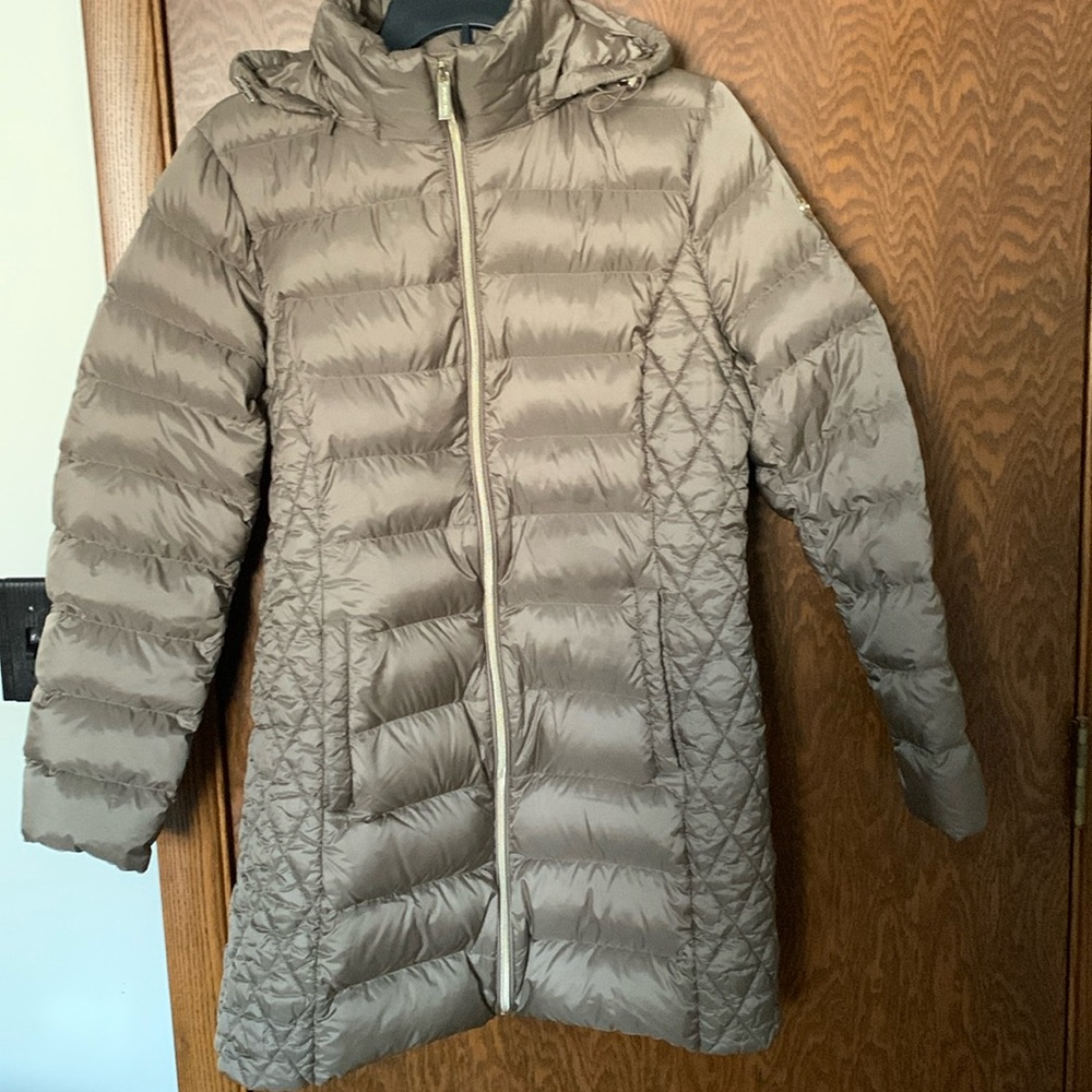 Michael Kor’s packablee winter jacket. Sz. Med Taupe color.Excellent condition.